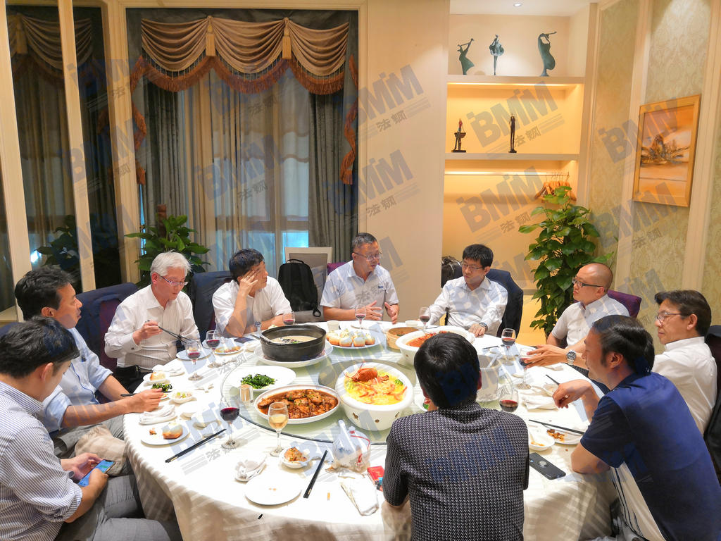 訪問結(jié)束后，法鋼集團(tuán)負(fù)責(zé)人邀請(qǐng)JFE鋼鐵高層共進(jìn)晚餐
